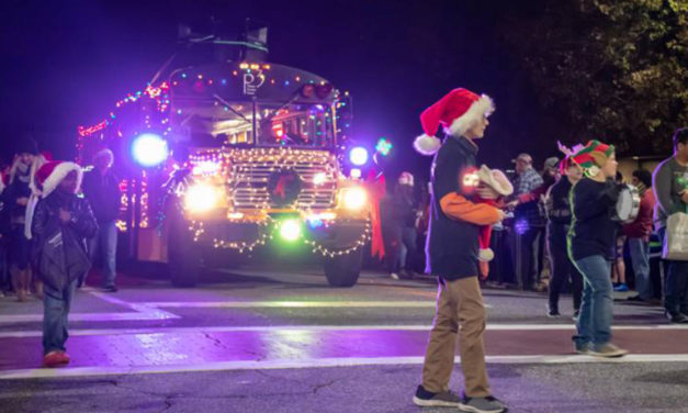 Hickory Kicks Off The Holidays With Parade & Tree Lighting, 11/22