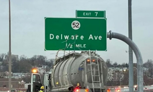 Delaware Highway Exit Sign Misspells The State’s Name